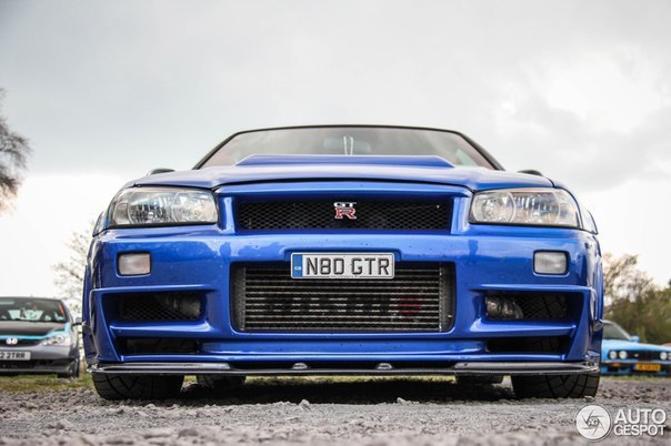 Nissan Skyline R34 GT-R V-Spec II - 4
