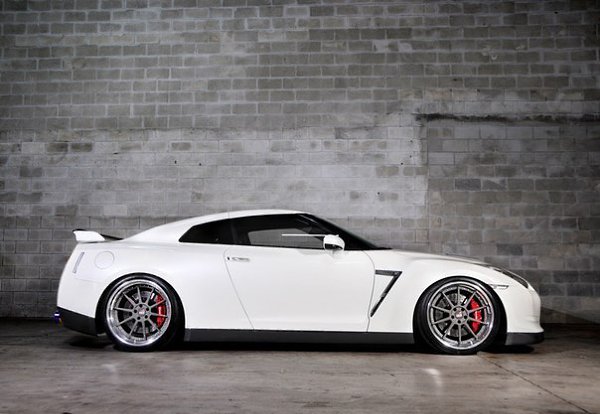 AMS Nissan GT-R R35 - 2