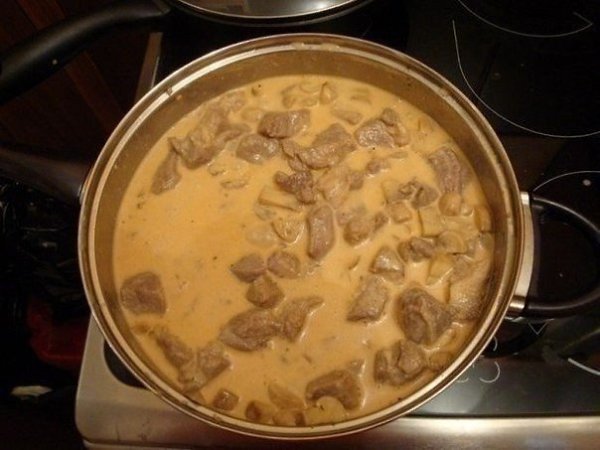 Мясо в сырном соусе. Ингредиенты: Мясо (у меня 1,5 кг замороженной свиной шеи) Шампиньоны (0,5 кг ...