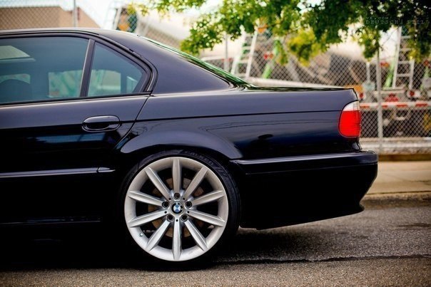 BMW 7 Series E38 - 2