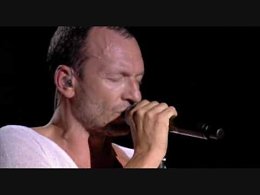 Biagio Antonacci - In una stanza quasi rosa (San Siro 07) Live / В почти розовой комнатеСмотри, мы одни в этой комнатеи будем такими, даже если в нее кто-то заглянетне слышно никакого шумада мы е...