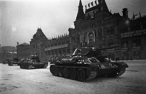Сегодня день Октябрьской Революции 1917 года. В России 96 лет назад свергли Временное правительство ...