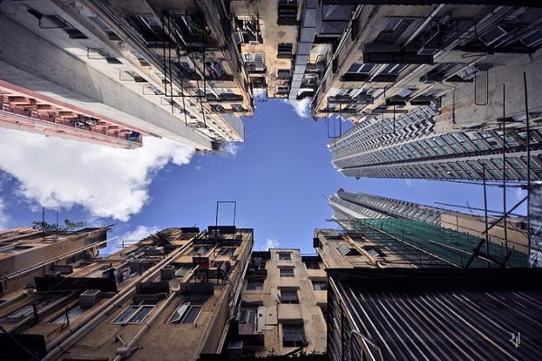 Французский фотоограф Romain Jacquet-Lagrze снял оригинальную фотосерию Vertical Horizon, сосотоящую ... - 6
