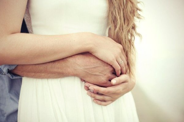 Когда она решила уйти, я собирал ее вещи и думал какого цвета рубашку мне одеть на работу. Странно, ...