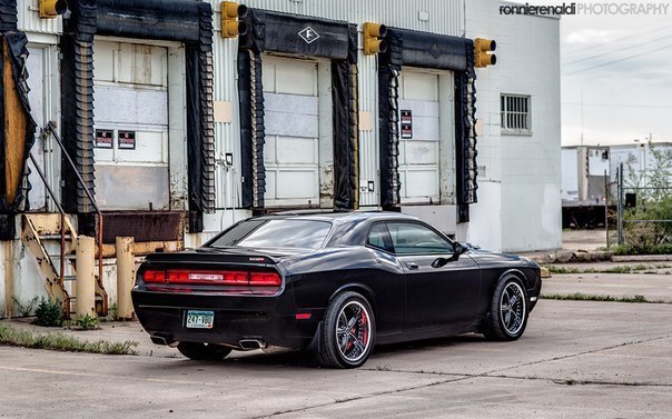 Dodge Challenger SRT8. - 8