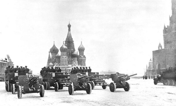 Сегодня день Октябрьской Революции 1917 года. В России 96 лет назад свергли Временное правительство ... - 4