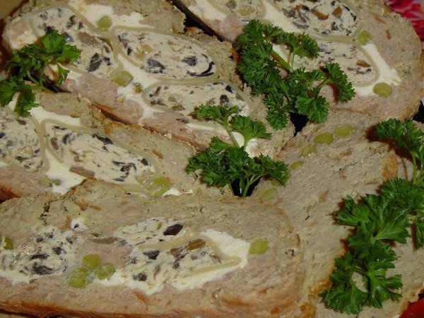 ТОР - 10 Вкусных и сытных рулетов для Вашего стола.1. РУЛЕТ. КОТОРЫЙ НРАВИТСЯ ВСЕМ.ИНГРЕДИЕНТЫ800 ... - 4