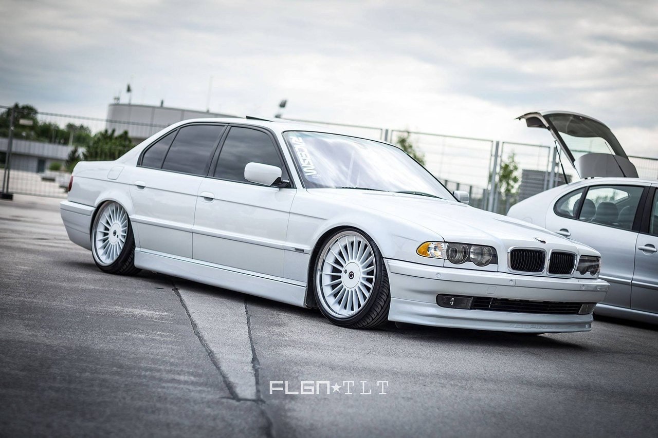 BMW 7 [E38]