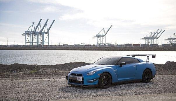 Nissan GT-R.