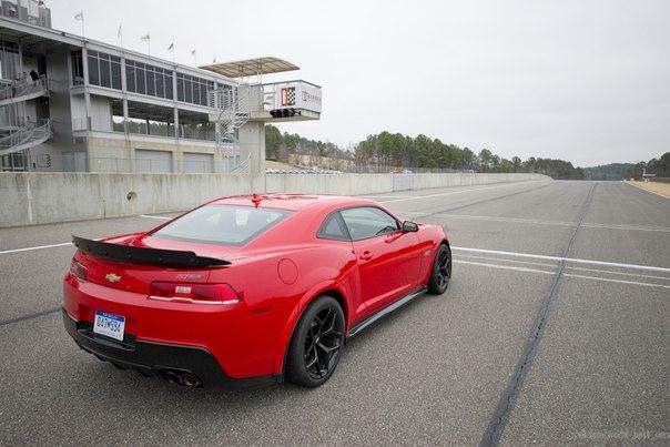Chevrolet Camaro Z28. 7.0L V8 ��������: 500 �.�. �������� ������: 637 �� ������: ������ ������ �� ... - 2
