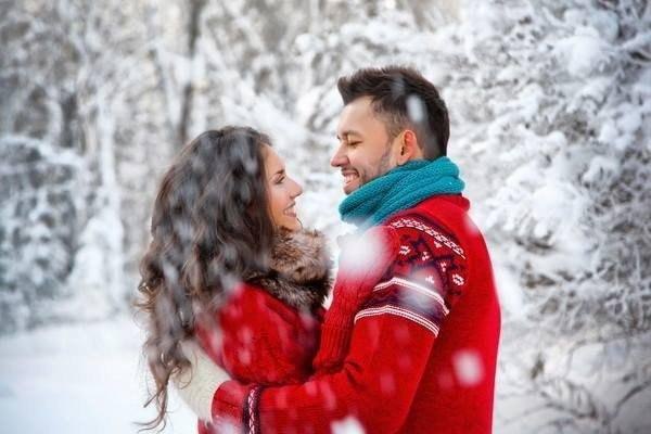 Не бойтесь дарить согревающих слов.И добрые делать дела.Чем больше в огонь вы положите дров,Тем ...