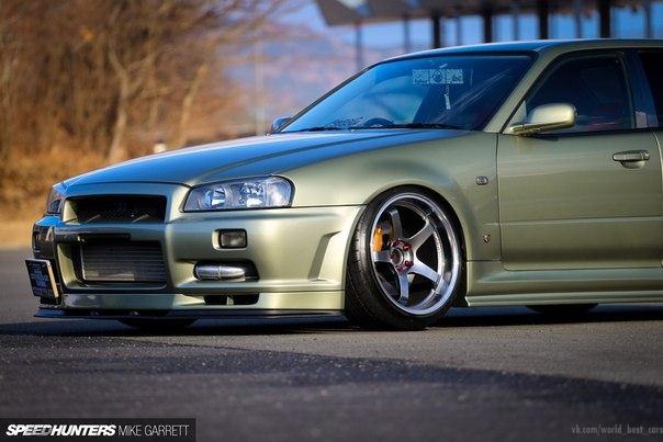 Nissan Skyline (R34) sedan. - 2