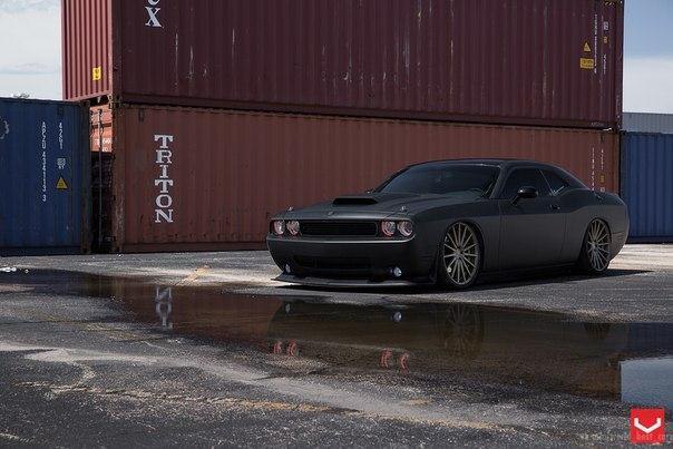 Dodge Challenger SRT8 on Vossen VFS2 Wheels. - 5