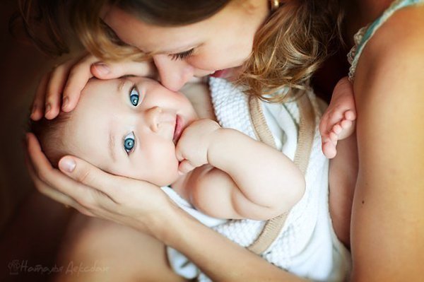 У меня есть Ангелочек и зовут его Сыночек… У Сыночка есть охрана и охрана его- Мама!