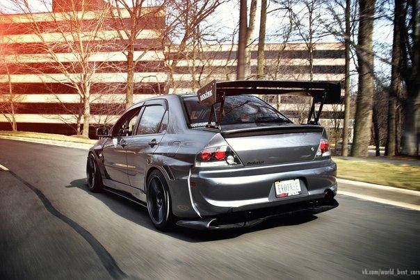 Mitsubishi Lancer Evolution IX - 8