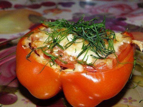 Перцы фаршированные.Готовятся быстро, а получаются очень красивыми, нежными и сочными.СОХРАНИТЕ! Их ...