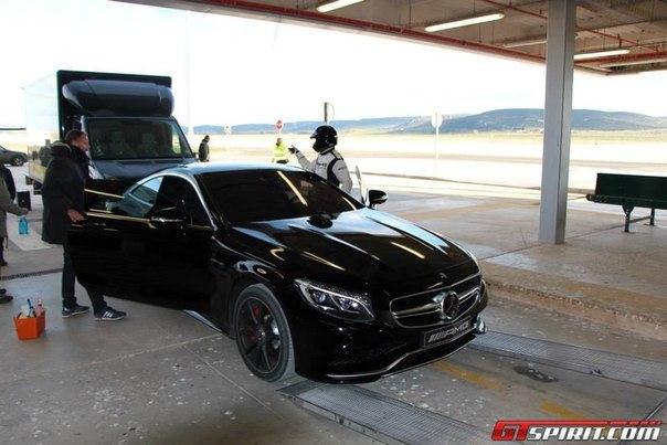 Stunning Black-on-Black Mercedes-Benz S 63 AMG Coupe. - 6