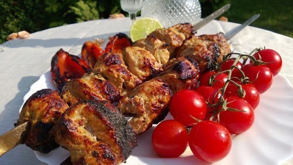 ШАШЛЫК ПО-ПРЕЗИДЕНТСКИ! ИНГРЕДИЕНТЫ: Мясо-2 кг свинина. Лук- 1кг. Лимон 1-2 шт. Мята- 1 пучок. ...