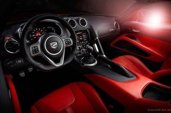 Dodge SRT Viper GTS.Цена: 8.6 млн. руб.Мощность двигателя: 640 л.с.Разгон до 100 км/ч: 3.2 сек.Макс. ...