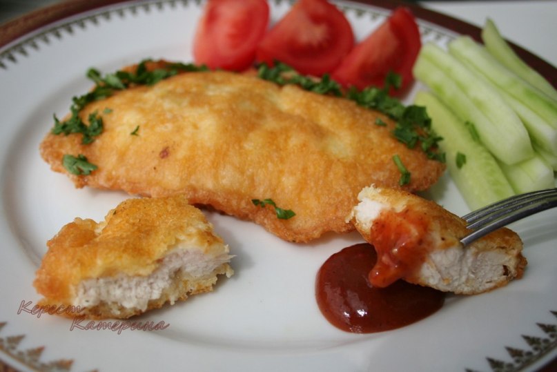 Куриная отбивная в сырном кляре.500-700 гр куриных грудок (или филе)2 яйца100 гр сыра (типа ...