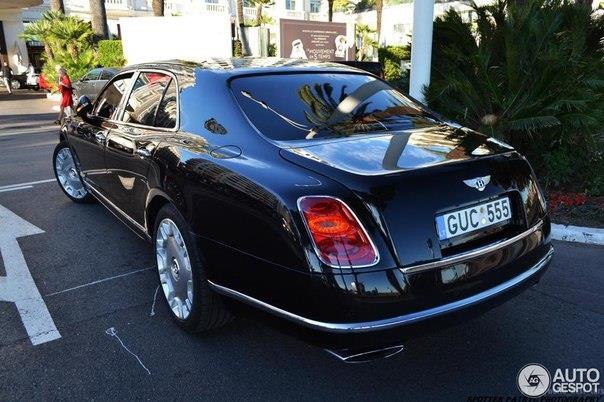 Bentley Mulsanne.   V8 (6750 )  512 ..  4200 /  ... - 7