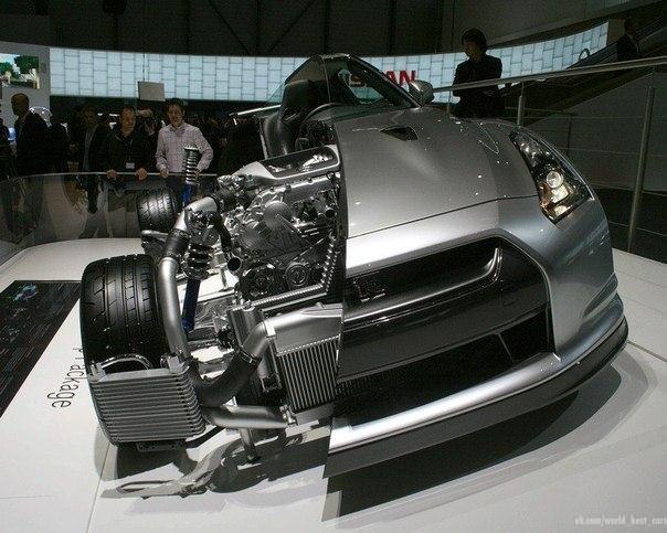 Nissan GT-R  .