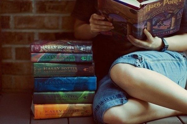 Она была из тех девушек, на которых сразу не обратишь внимания, зато потом они нравятся всё больше и ...