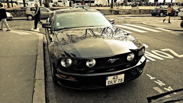 Ford Mustang GT - 2