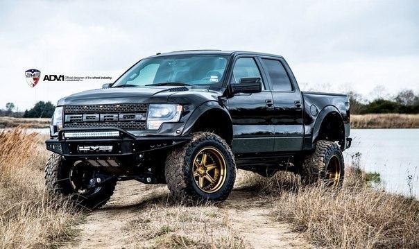 Ford F-150 SVT Raptor.