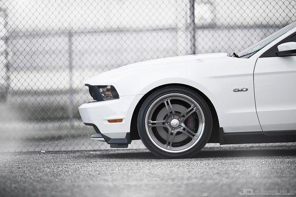 Ford Mustang GT - 2