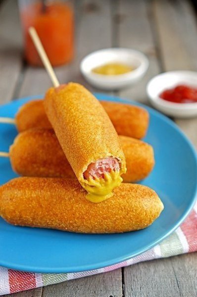 Корн Дог (или сосиска в тесте).Ингредиенты:- Мука - 100 гр.- Кукурузная мука - 100 гр.- Сахар - 3 ...