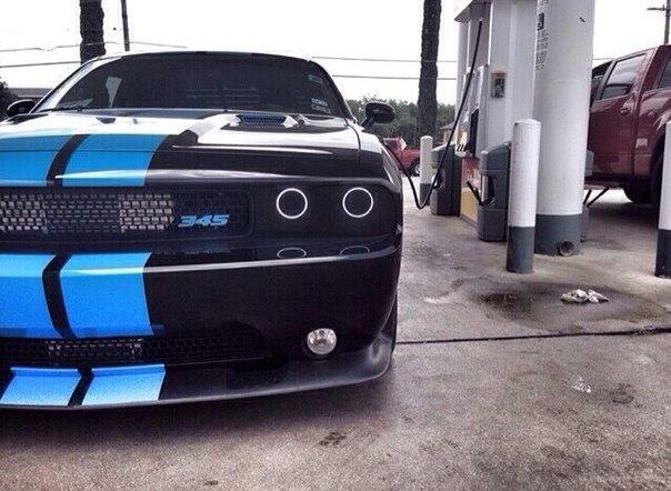 Dodge Challenger - 2