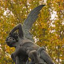 ������ ����� � ����� ����-������ (Parque del Buen Retiro) � ������� ��������� ������� �������, �������� ������������ � ���� ���������� �������. ������������ ���������� ��������� ���� �������� �������� �� ���. �� ������� ������������