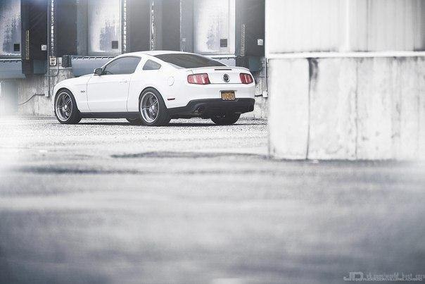 Ford Mustang GT - 3