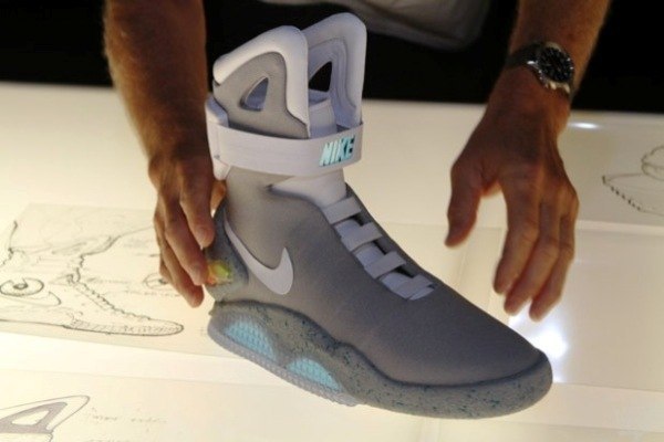 В 2011 году та же самая компания Nike на благотворительном аукционе продала кроссовки, чья стоимость ...