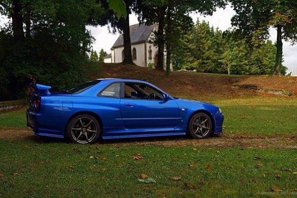 Nissan Skyline GT-R R34 - 9