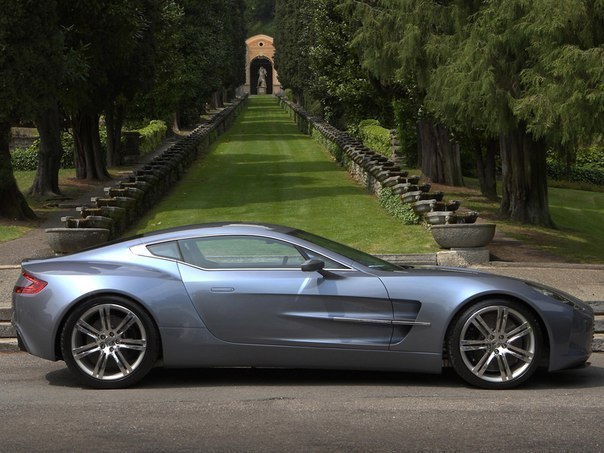 Aston Martin One-77 - 5