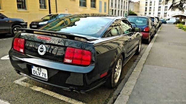 Ford Mustang GT - 4