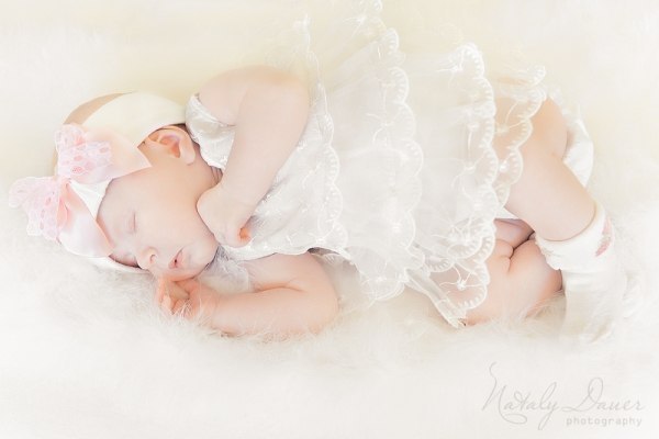 Доченька-солнышко, свет неземной, Самая милая рядом со мной! Наша красавица-солнышко ясное, ...