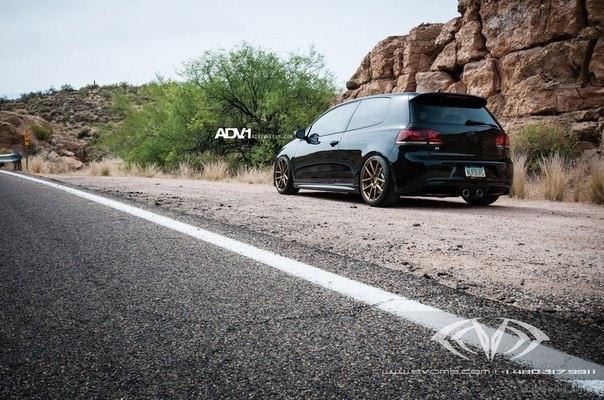 Volkswagen Golf R - 8