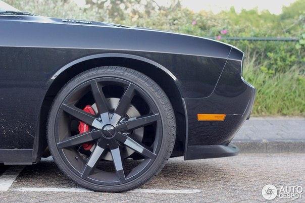 Dodge Challenger SRT-8 - 3