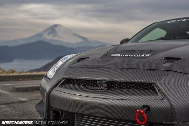 Nissan GT-R Overtake - 3