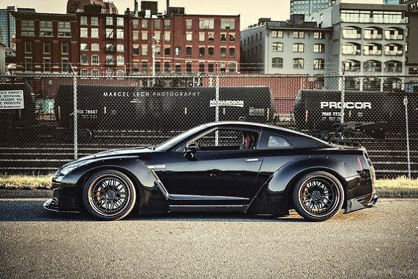 Liberty Walk Nissan GT-R R35 - 7