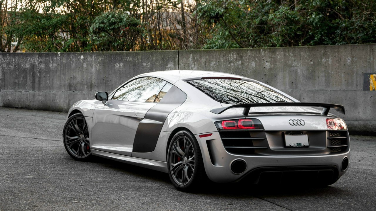 Audi r8 Золотая