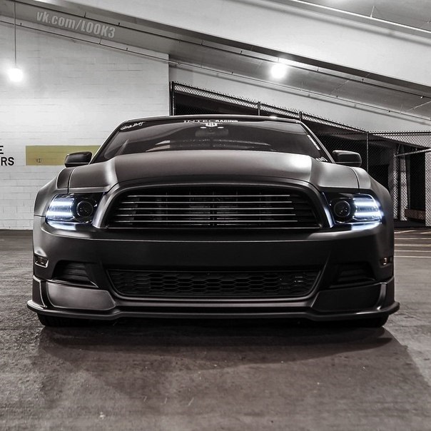   Ford Mustang v6. - 2