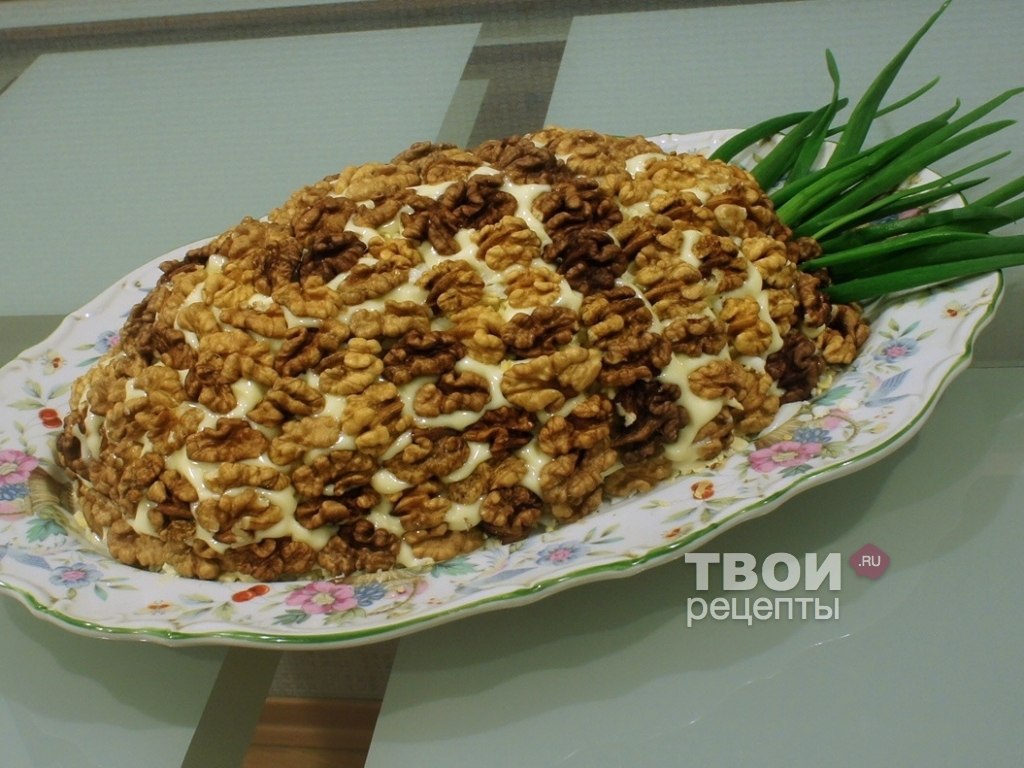 Салат с ананасом и грецким орехом рецепт. Салат с ананасом и грецким орехом. Салат с ананасом и курицей и грецкими орехами. Салат ананасовый с курицей и грецкими орехами. Салат ананас с курицей и грецкими.