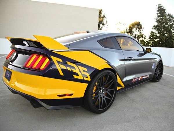 Ford Mustang GT - 4