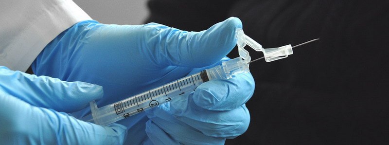 Вибрирующие шприцы смогут обманывать наш мозг и делать уколы безболезненными.Втыкание стальной иглы ...