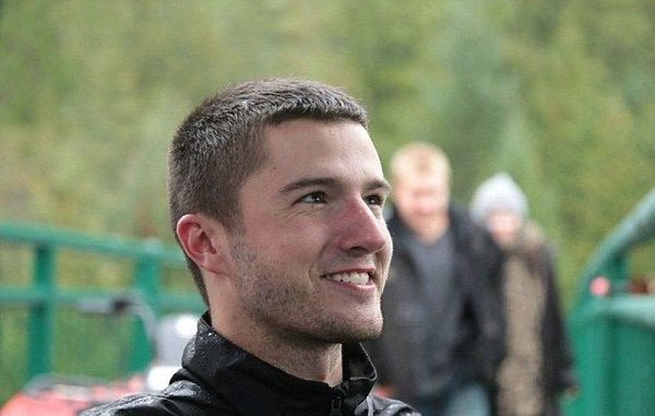 21-летний Райли Мартин, несмотря на свою прикованность к инвалидному креслу, старается жить полной ...