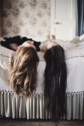 людям не всегда нужны советы. иногда им нужна рука, которая поддержит, ухо, которое выслушает и ...
